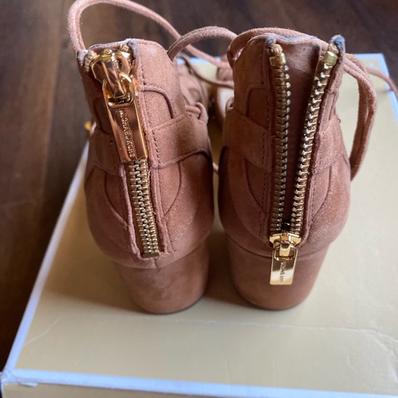 Micheal Kors Mirabel Mid Suede Heels Sandals - Picture 6 of 15